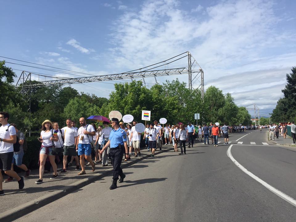 UPDATE: Reacția actriței din Cluj, după ce a fost săltată de jandarmi. „De ce sunt acuzată de violență când nu am fost violentă”