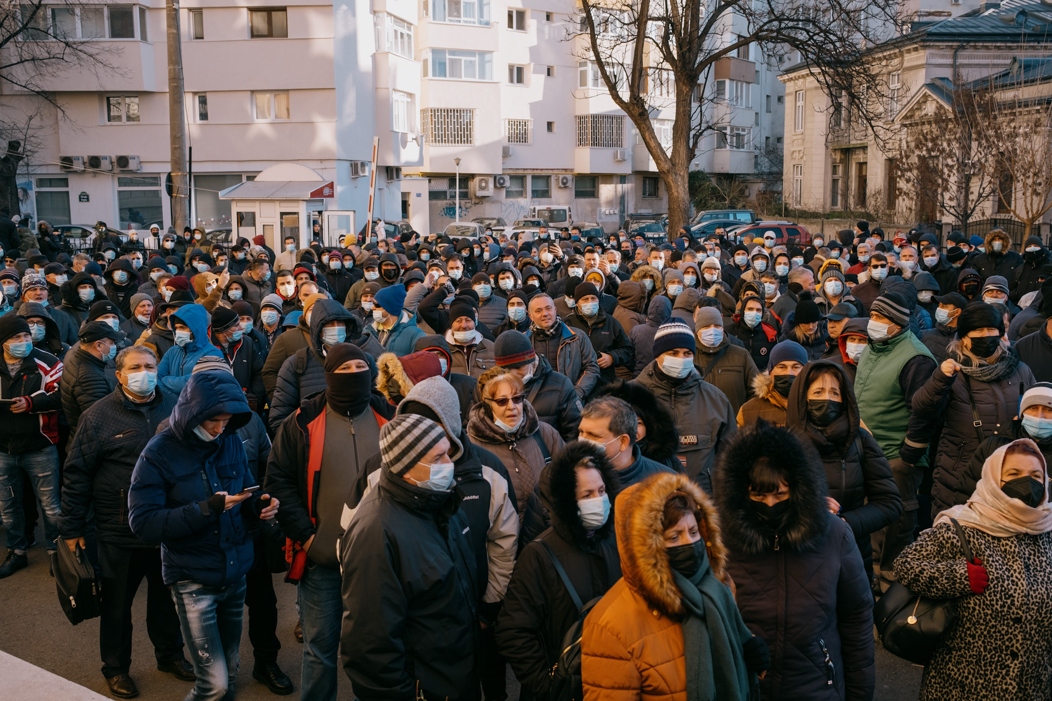 Protest al angajaților STB față de condițiile de muncă. „Autobuzele au aceleași anvelope de ani”