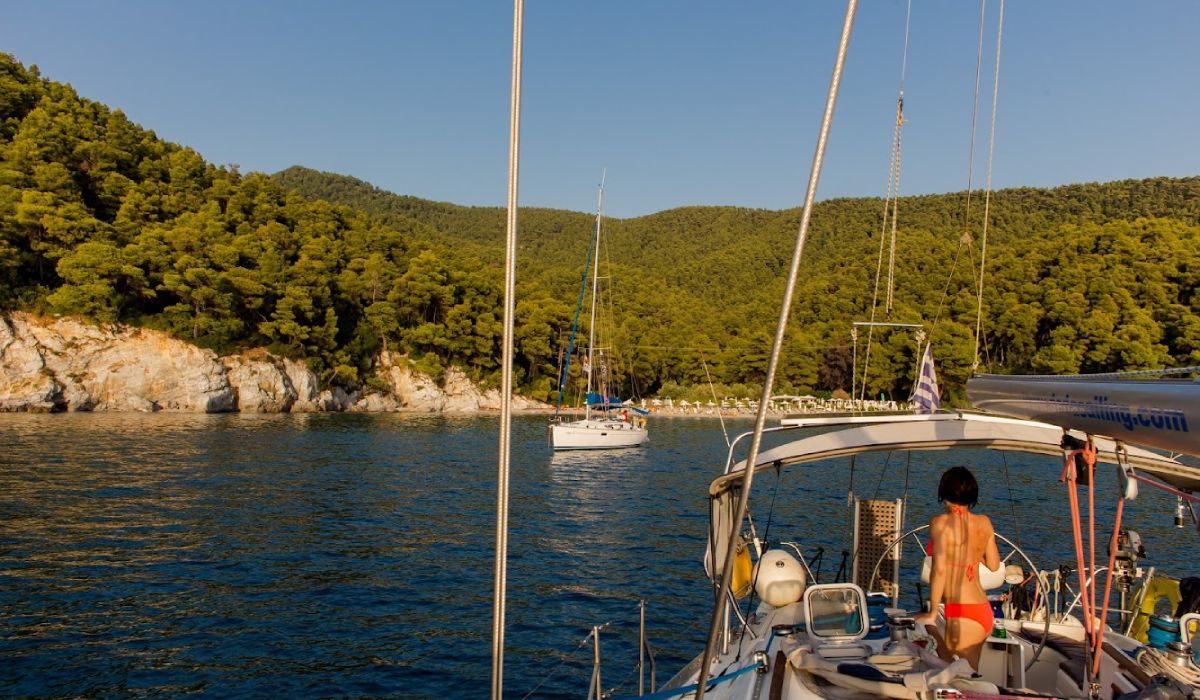 Cazare de lux pe valurile mării. Iahturile, noua modă pentru turiștii cu dare de mână de pe litoralul românesc
