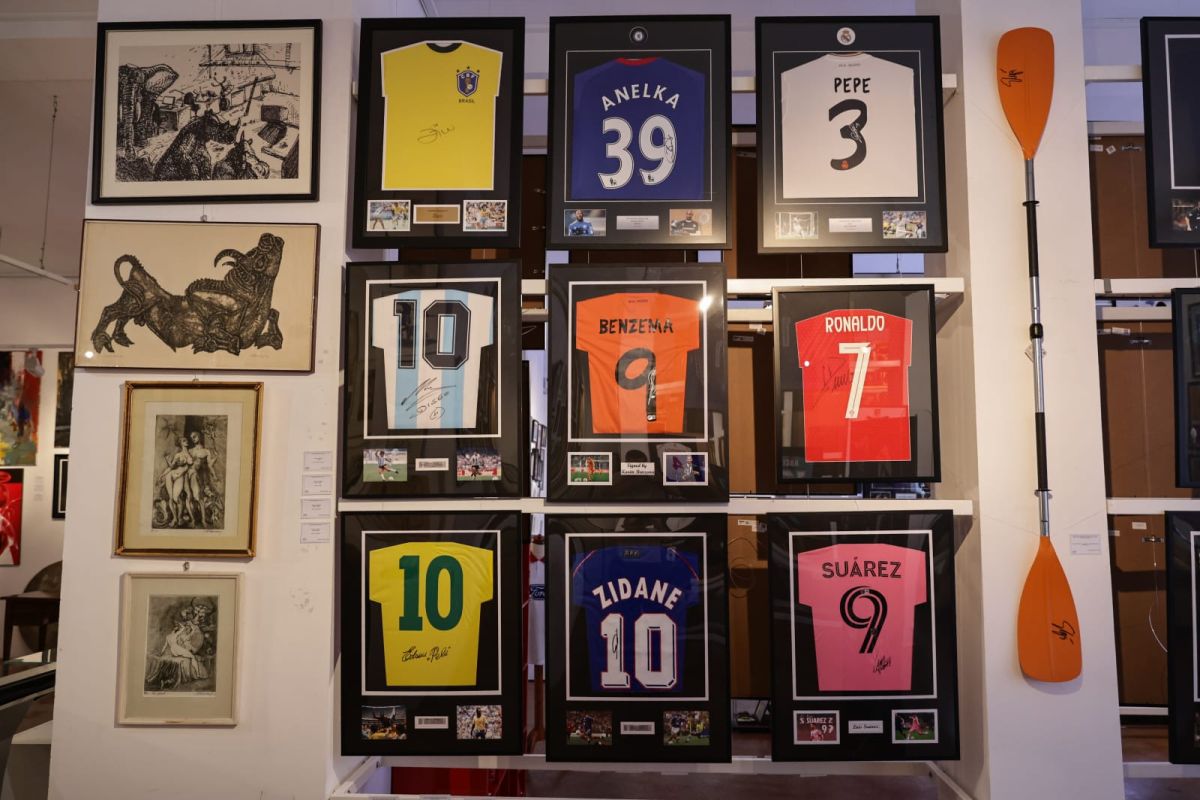 Cât costă un tricou semnat de Maradona sau Pele la gala caritabilă lansată de Ziua Națională Grigorescu