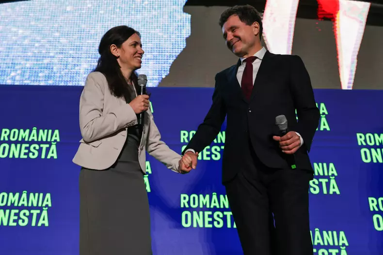 Răspunsul oferit de Nicușor Dan când a fost întrebat în trecut câți bani plătește la întreținere și pe facturi: „Se întâmplă în familia mea”