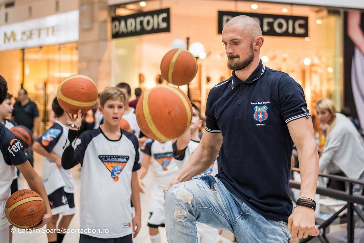 Steliștii au dat în mintea copiilor. S-a întâmplat la mall