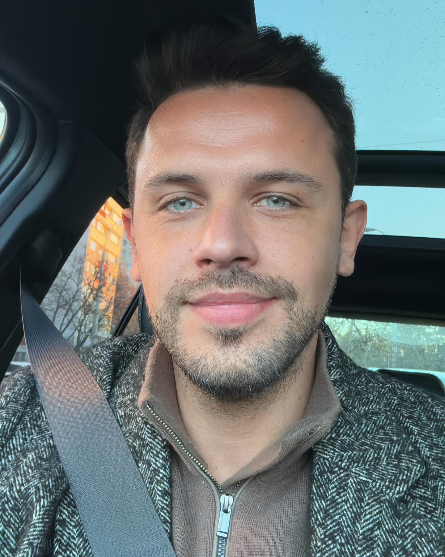Cine e Bogdan Medvedi de la Vocea României 2024. Cântărețul a participat și la „X Factor”, la Antena 1