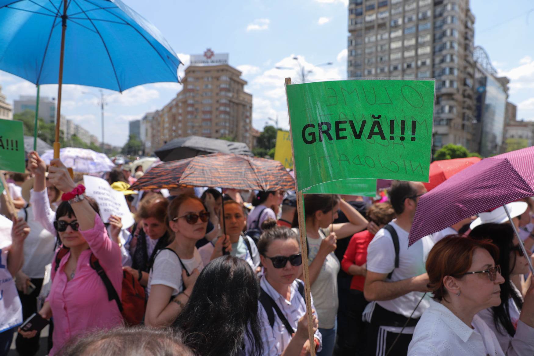 Al doilea protest major al cadrelor didactice. Ce le-a promis Iohannis sindicaliștilor, în a doua săptămână de grevă, în timp ce profesorii protestau la Palatul Cotroceni