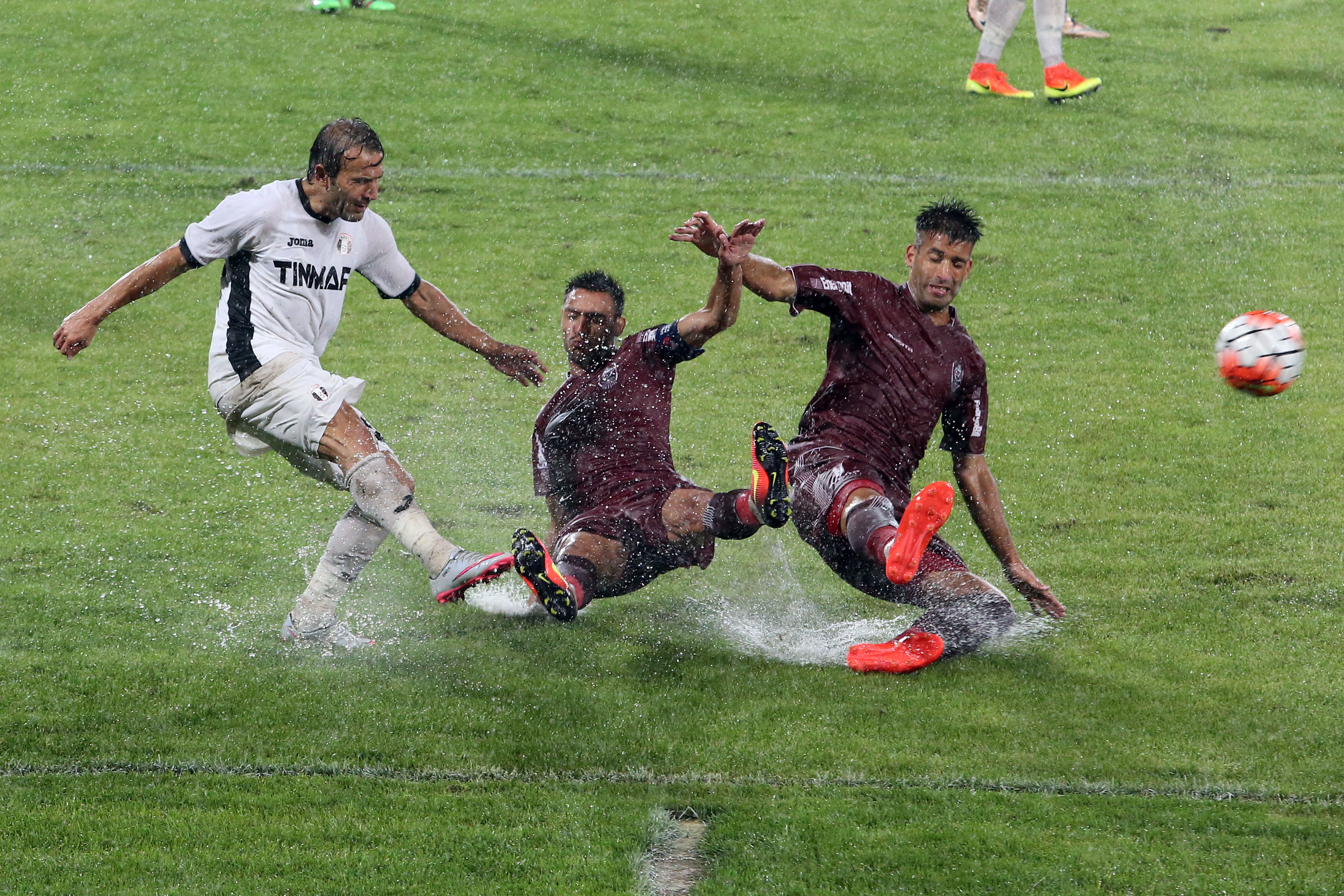 Christoph Daum, speriat de mlaștina de pe Cluj Arena. Burleanu n-a avut oameni să o ”dragheze”. Ce ne facem cu Muntenegru?