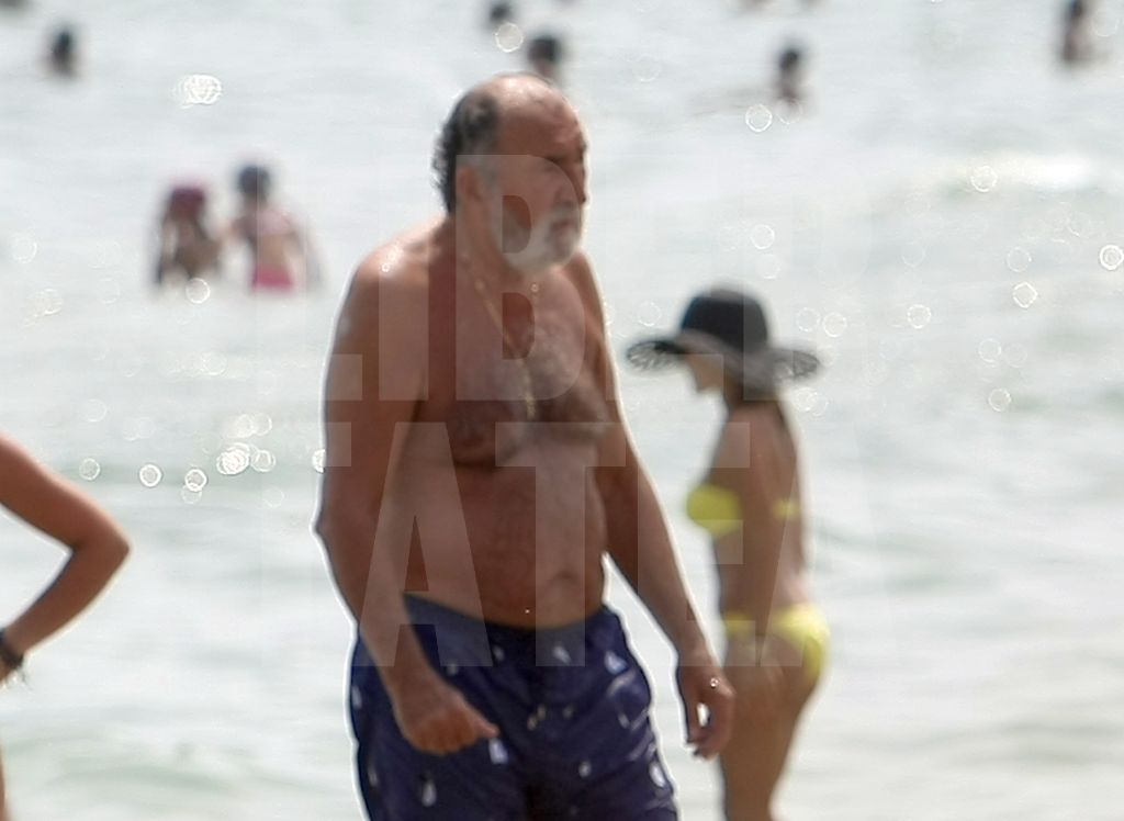 Surfer-Țiri! Miliardar la apă! Fostul jucător de tenis Ion Țiriac s-a bălăcit după decenii pe litoralul românesc. Atunci, mergea la mare cu singura lui soție | FOTO