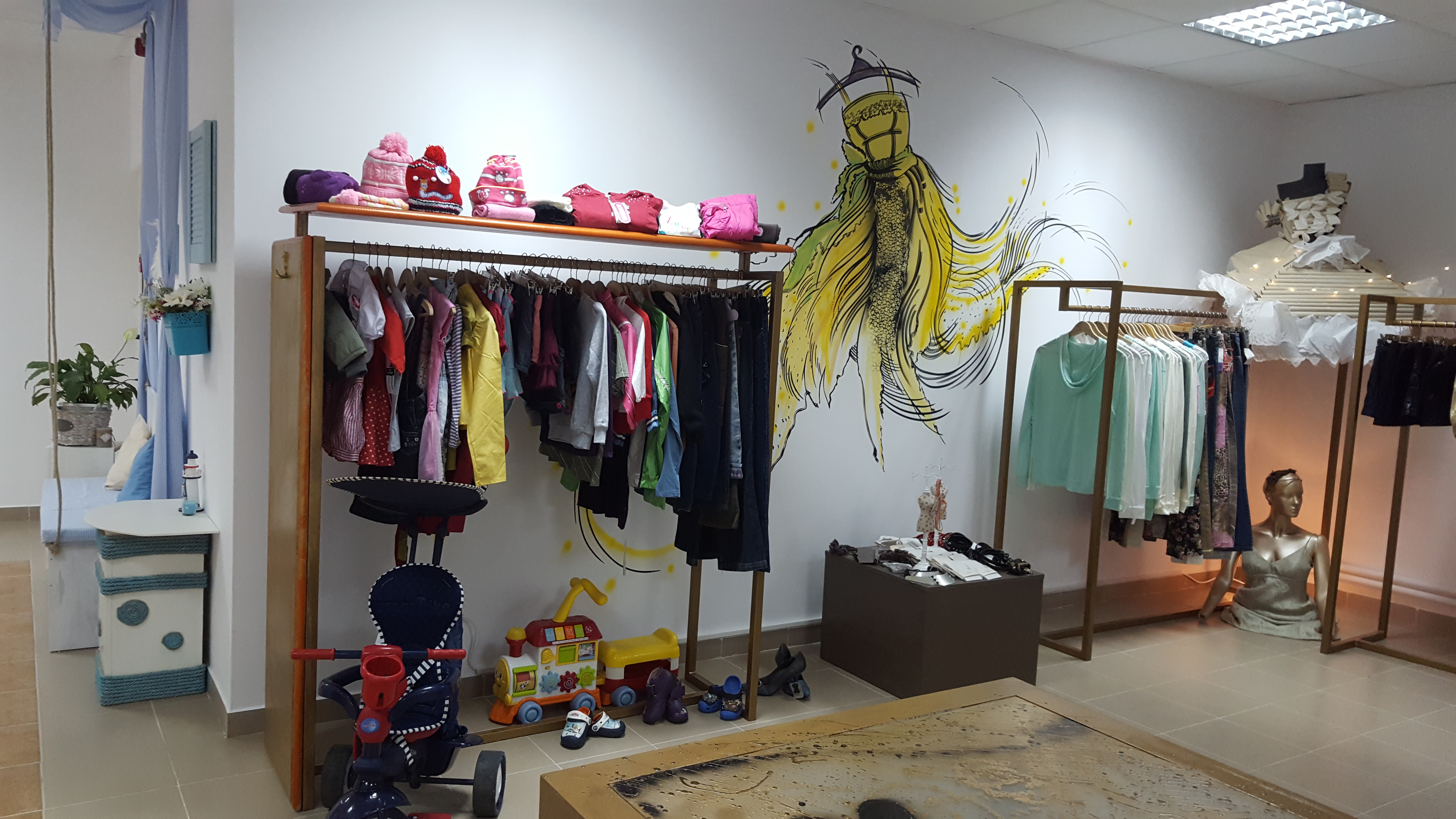 VIDEO/ S-a deschis magazinul unde iei mâncarea pe puncte, pe baza muncii în folosul comunității