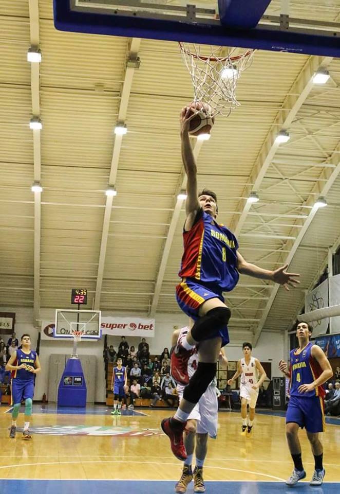 Baschetbalistul care nu aruncă la coş cartea! Andrei Arion are 15 ani și e unul dintre cei mai de perspectivă juniori de la Steaua CSM EximBank şi de la naţionala U16 / FOTO&VIDEO