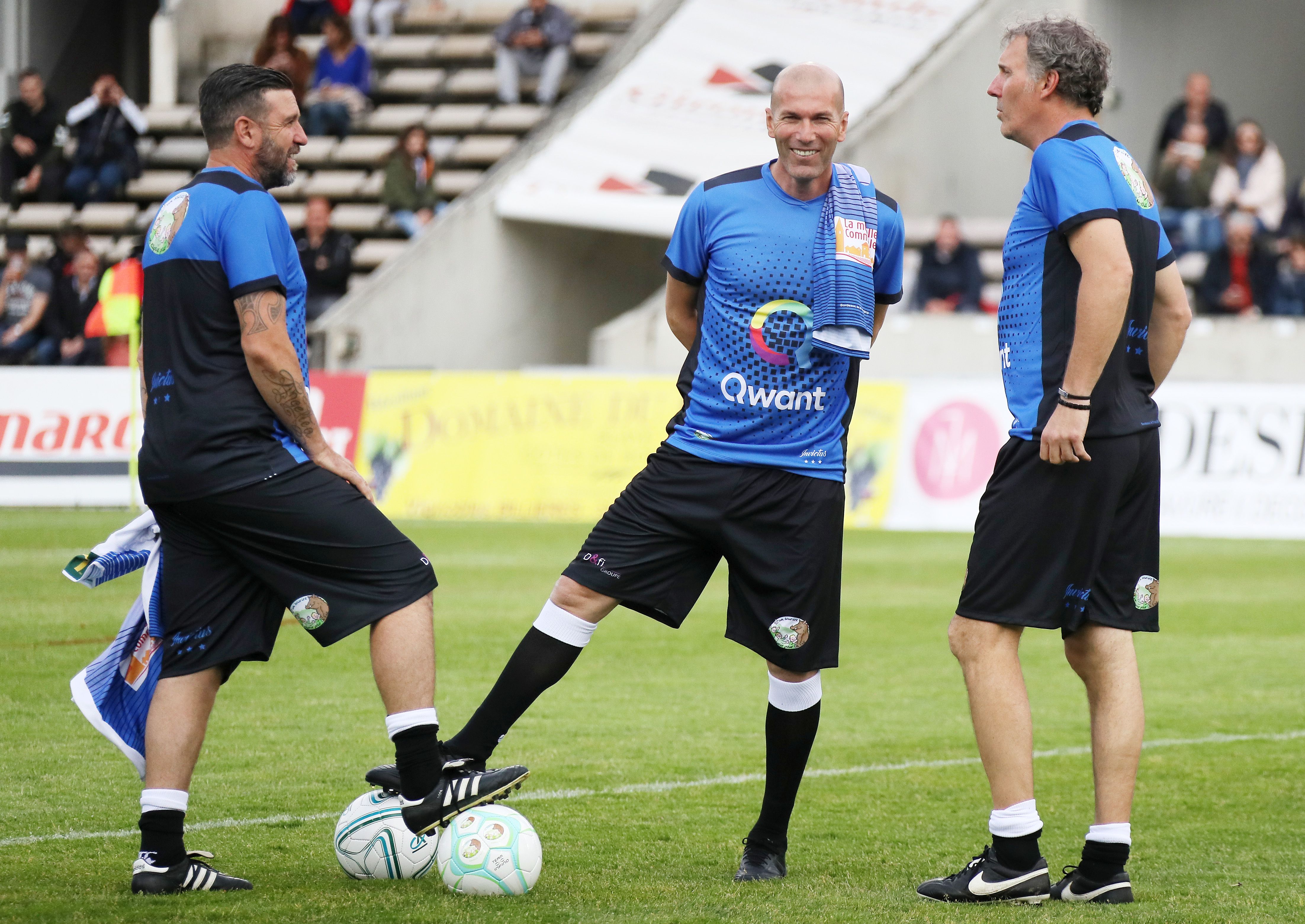 Zinedine Zidane a jucat rugby în cadrul unei acțiuni caritabile la Bordeaux. Arsene Wenger a oferit o imagine antologică | GALERIE FOTO&VIDEO