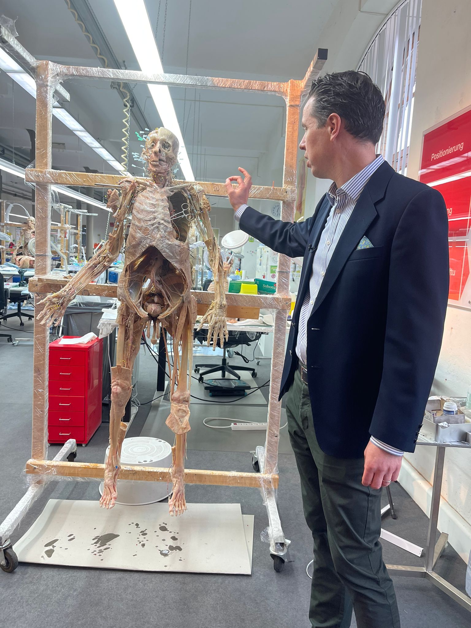 Tulburătoarea expoziție de „plastinate” organizată la București: „De fapt, totul este despre viață, nu despre moarte” | Interviu