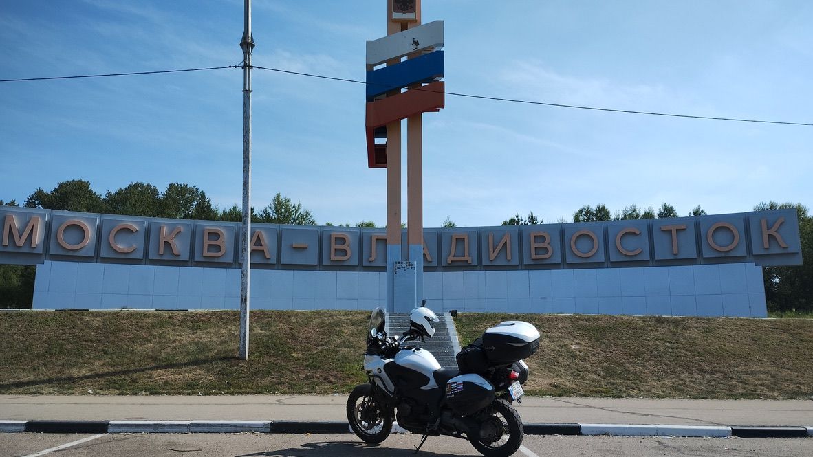 Din România până în Coreea de Sud pe motocicletă: un traseu de 36.000 de kilometri făcut în 91 de zile. Cifrele unei călătorii extraordinare