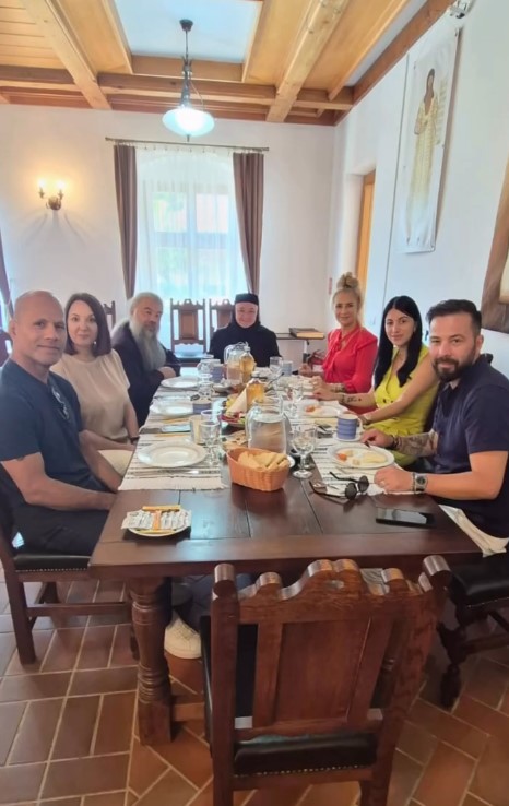 Anamaria Prodan, pelerinaj la mănăstirile din Moldova. Cu cine s-a întâlnit la Mănăstirea Nechit