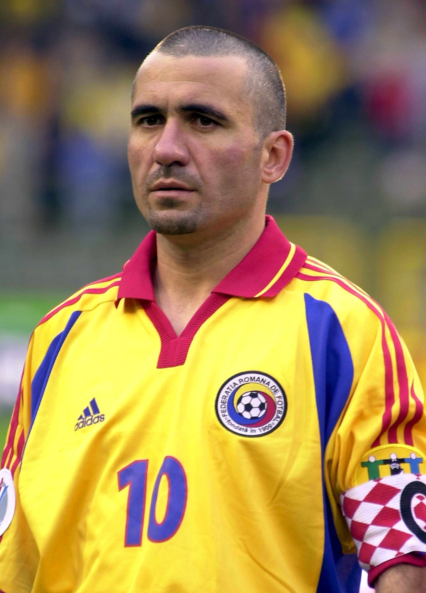 Gică Hagi, magicianul României, împlinește astăzi 51 de ani! Și-a iubit naționala la fel de mult cât și-a iubit mama! Noi de ce nu l-am iubi o viață? GALERIE FOTO & VIDEO
