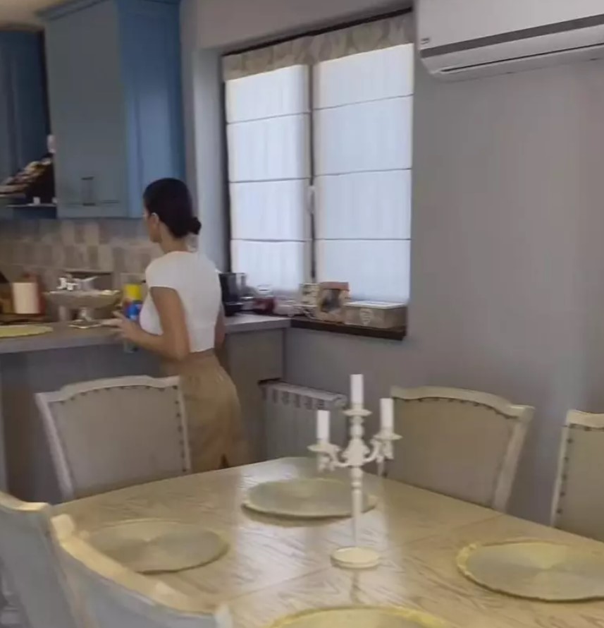 Imagini din casa în care locuiește Geanina Ilieș. Prezentatoarea TV are o vilă ca-n filme