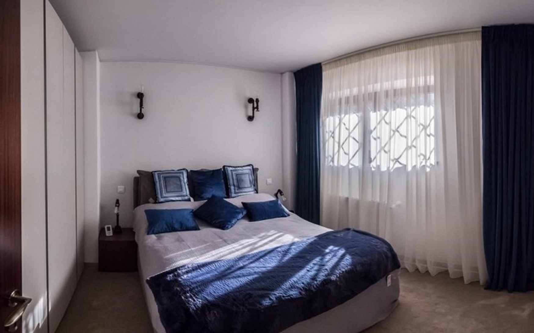 FOTO | Dinu Gheorghe își vinde vila din Primăverii cu 5 milioane de euro! Are pivniță cu ușă blindată, 10 camere, 7 băi și 10 locuri de parcare