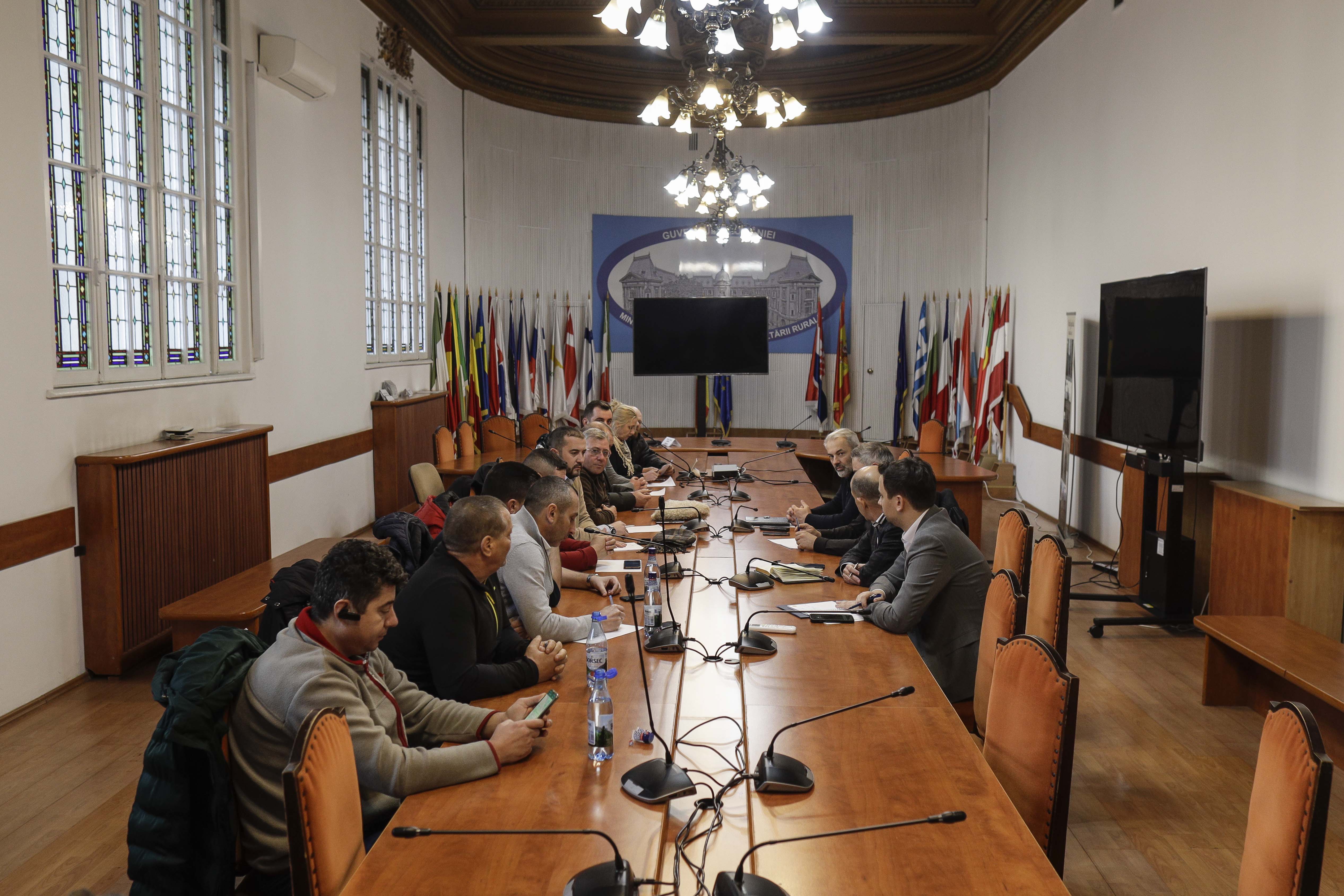 Protestul fermierilor și transportatorilor: 3 ore de discuții la Ministerul Agriculturii, 4 ore - la Transporturi, incidente la Constanța și trafic îngreunat în mai multe zone