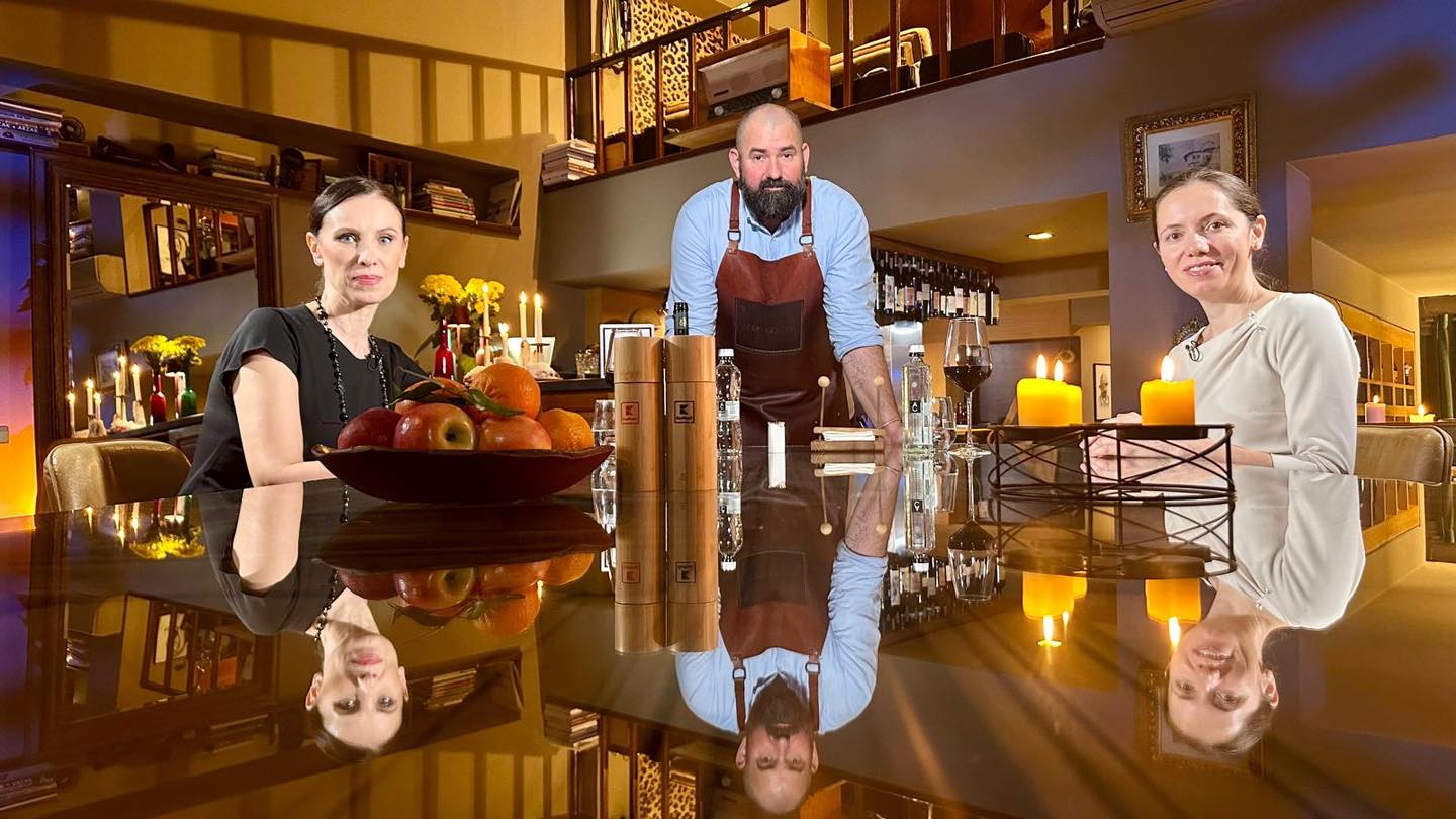 Cât costă rochia purtată de Mirabela Grădinaru la TV. Nu e prima dată când partenera lui Nicușor Dan se îmbracă așa