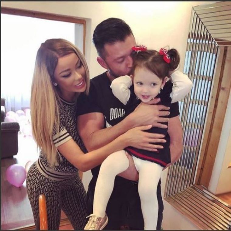 Victor Slav și-a luat fetița de la Bianca Drăgușanu și au plecat în vacanță. Prezentatorul s-a împăcat cu fosta iubită