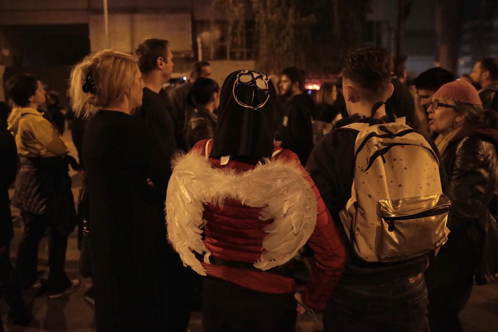 Marș în memoria victimelor de la Colectiv. Fotografiile tinerilor care au murit au fost așezate în fața Parchetului