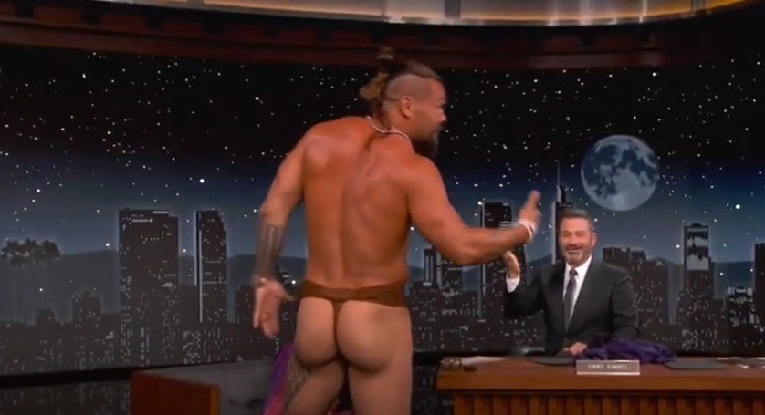 Jason Momoa s-a dezbrăcat în direct, la TV. Starul din „Aquaman” a dat explicații: „Nu-mi mai place să port haine”