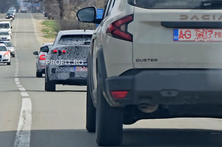Dacia C-Neo, noul model care va fi lansat în 2026, a fost văzută în trafic. Este mai mică decât un Duster