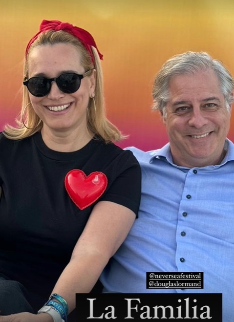 Cum s-a îmbrăcat Andreea Esca la Neversea 2024. Prezentatoarea a dansat cu Mihai Rait Dragomir, Dorel din „Las Fierbinți”