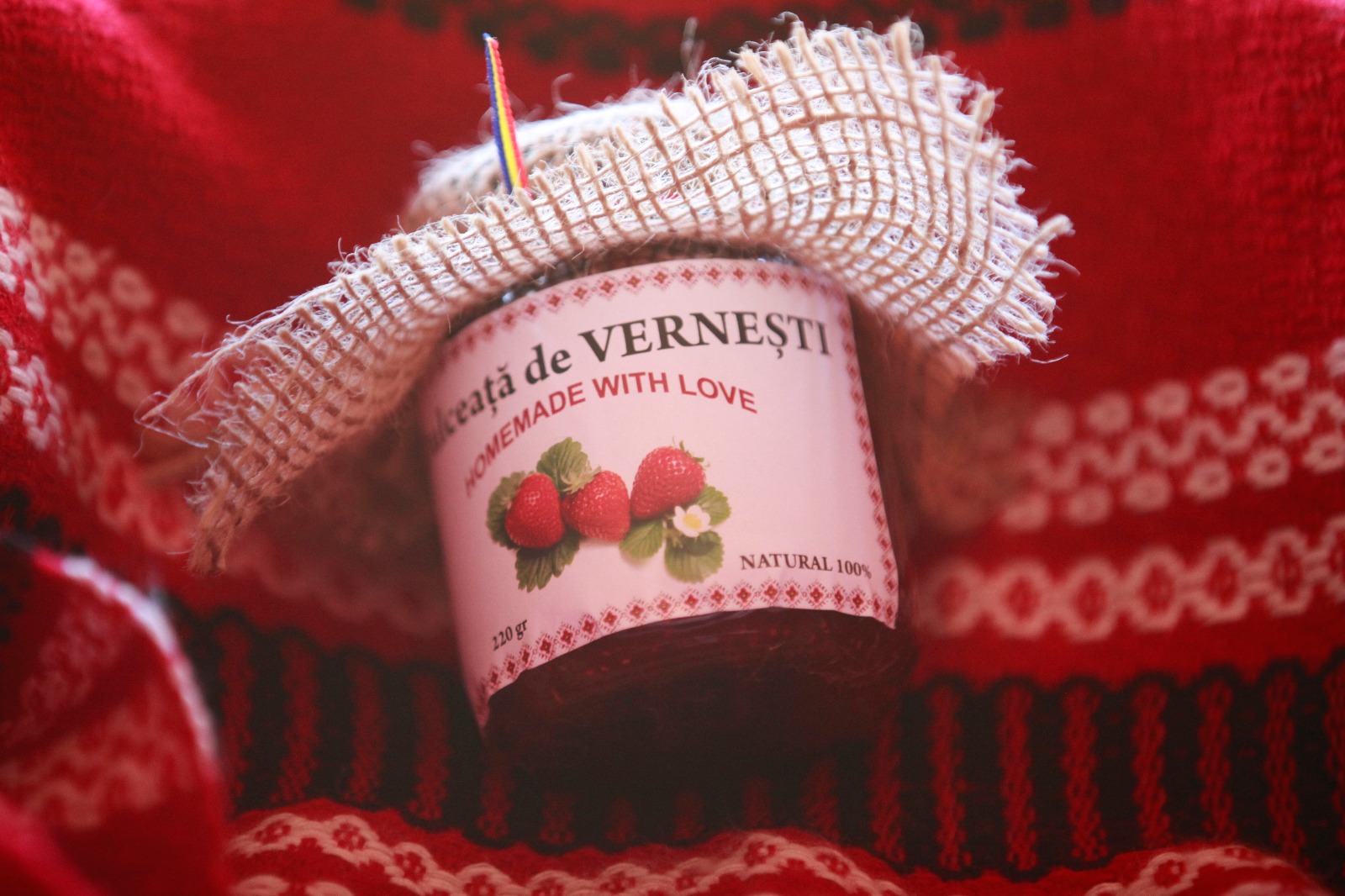 Nouă studenți la Agronomie au făcut dulceață de căpșuni la Vernești trecând prin toate etapele realizării produsului | GALERIE FOTO