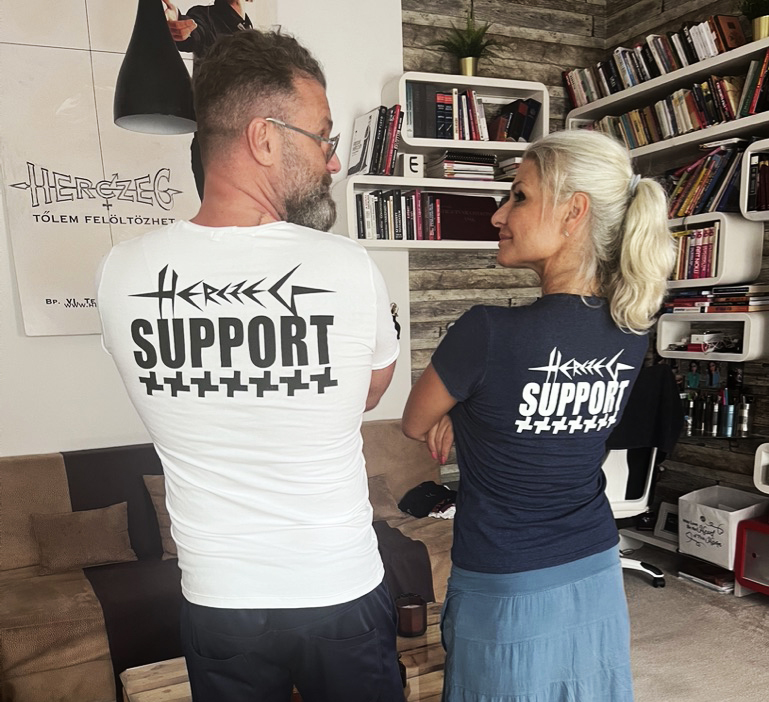 Úton-útfélen jöttek ki a mindenféle "saját" ruhamárkákkal a magyar sztárok, aztán kiderült, hogy bukó az egész - nem mindenkinek persze