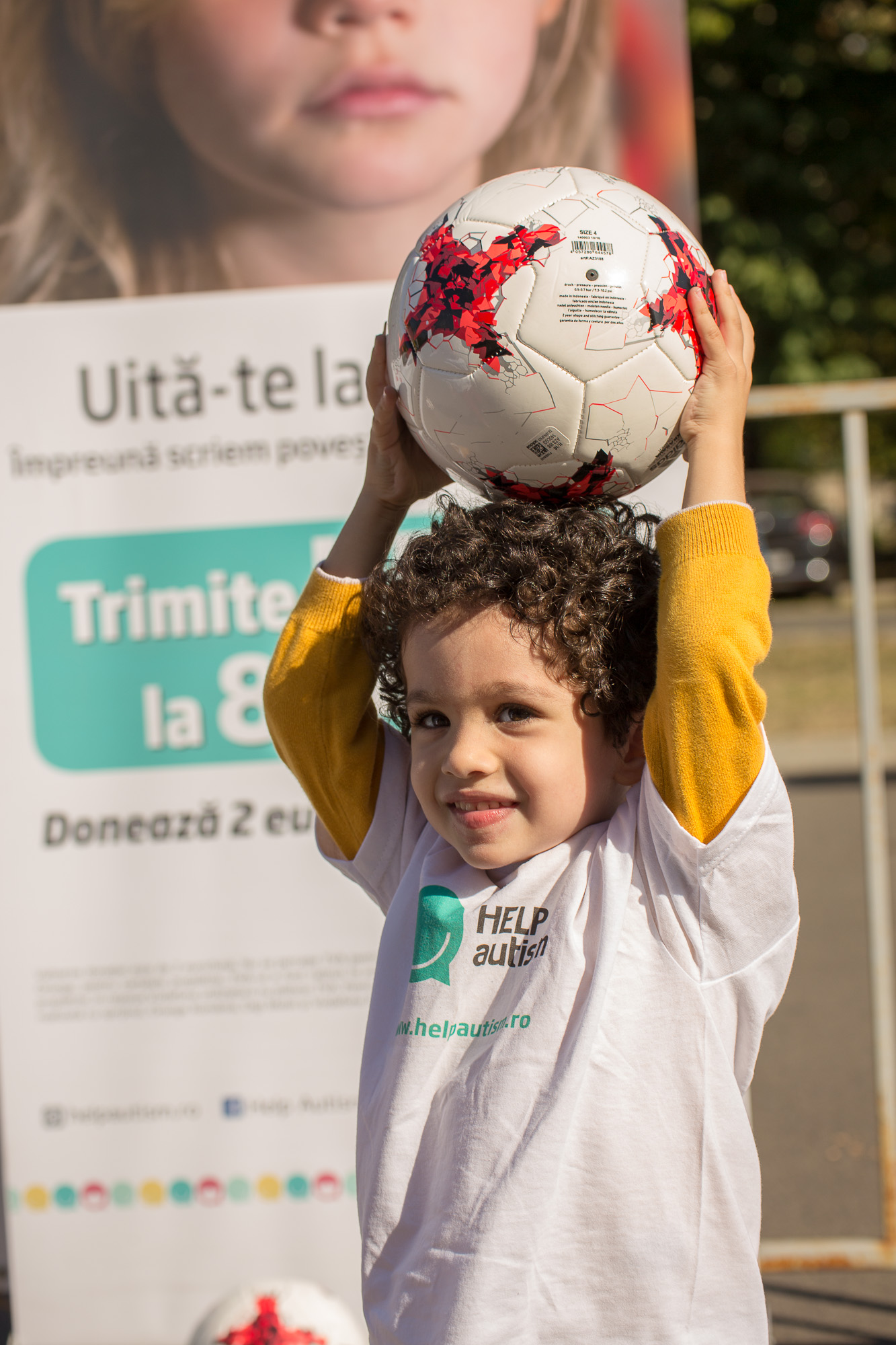 FRF susține integrarea prin sport a copiilor cu autism. 25 de puști au făcut cunoștință cu fotbalul