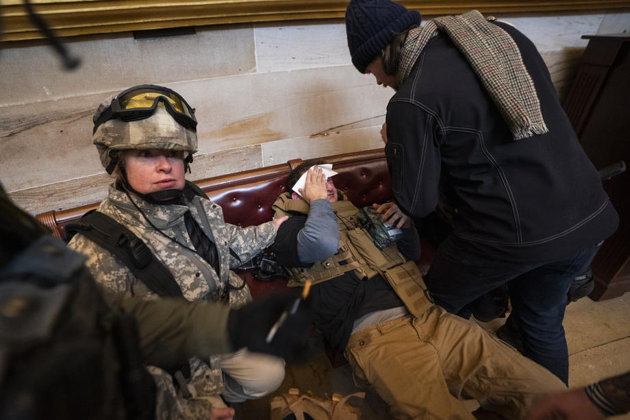 Scenele șocante din SUA, în imagini. Fotografii incredibile din Congresul american