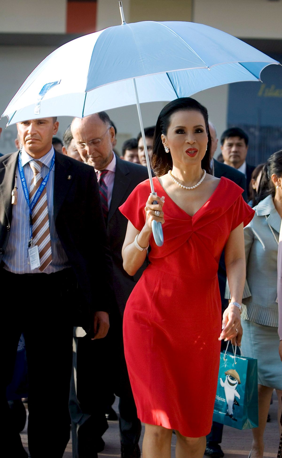 FOTO | Premieră: Prințesa Ubolratana, sora regelui Thailandei, candidează pentru postul de premier