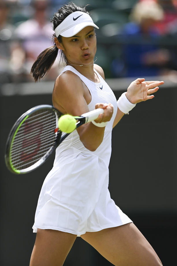Cine e Emma Răducanu, senzaţia de la Wimbledon: „Vin în fiecare an s-o vizitez pe mamaia, la București”