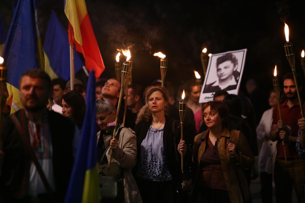 FOTO/ Ziua națională de cinstire a martirilor din temnițele comuniste a fost comemorată în Piața Revoluției