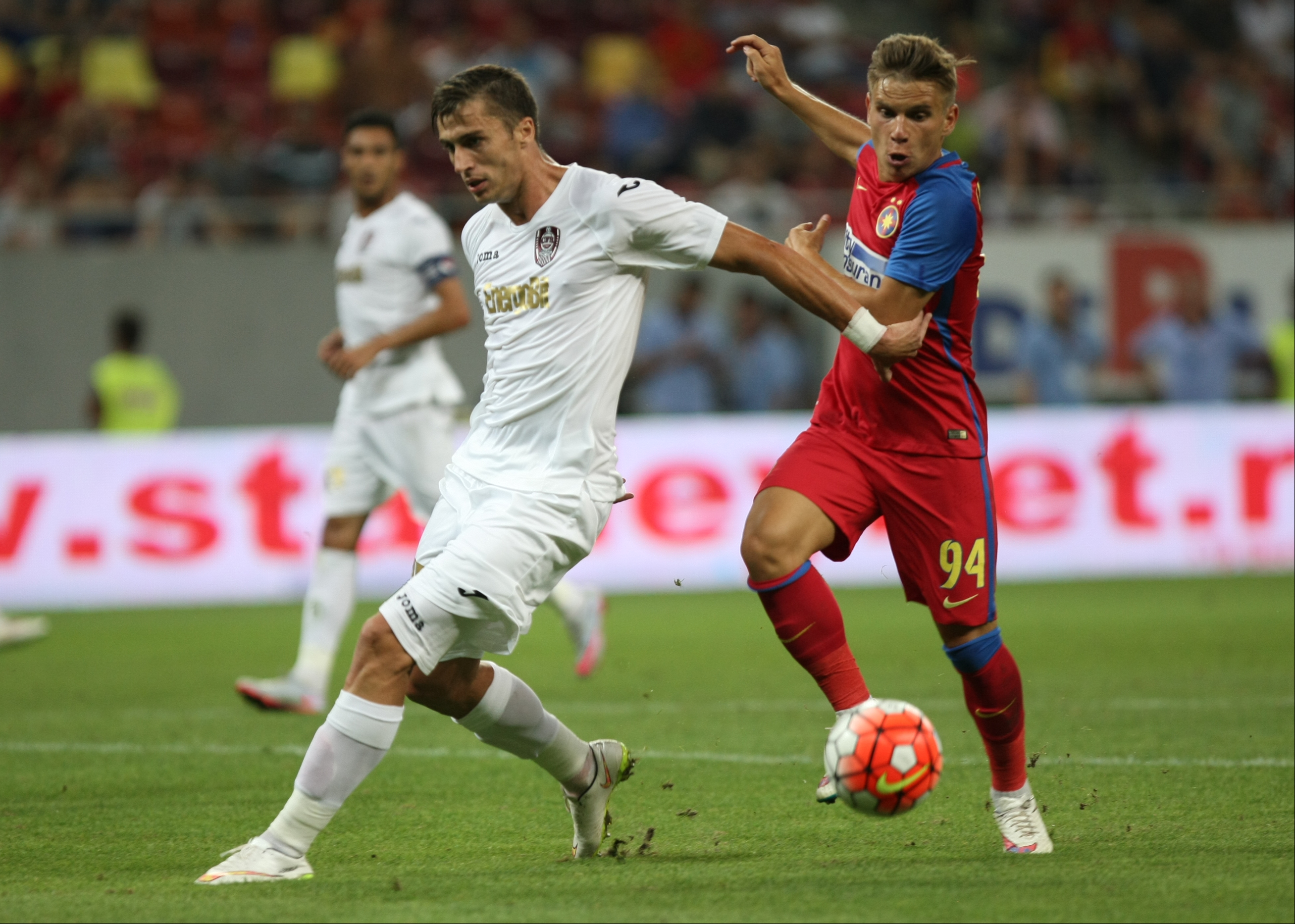 LIGA I: Steaua - CFR Cluj 1-1. Transversală Vitor Bruno! A egalat Tudorie! Roș-albaștrii au avut și ei o bară, în start, apoi a marcat Tiago. Echipa lui Rădoi se chinuie, Partizan Belgrad se distrează în Serbia! Patronul a făcut baie de mulțime/ GALERIE FOTO