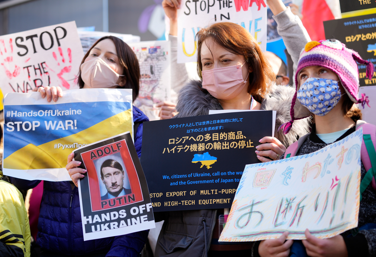 IMAGINI. Din București până în Sydney, mii de oameni protestează față de războiul din Ucraina: „Stop Putin!”