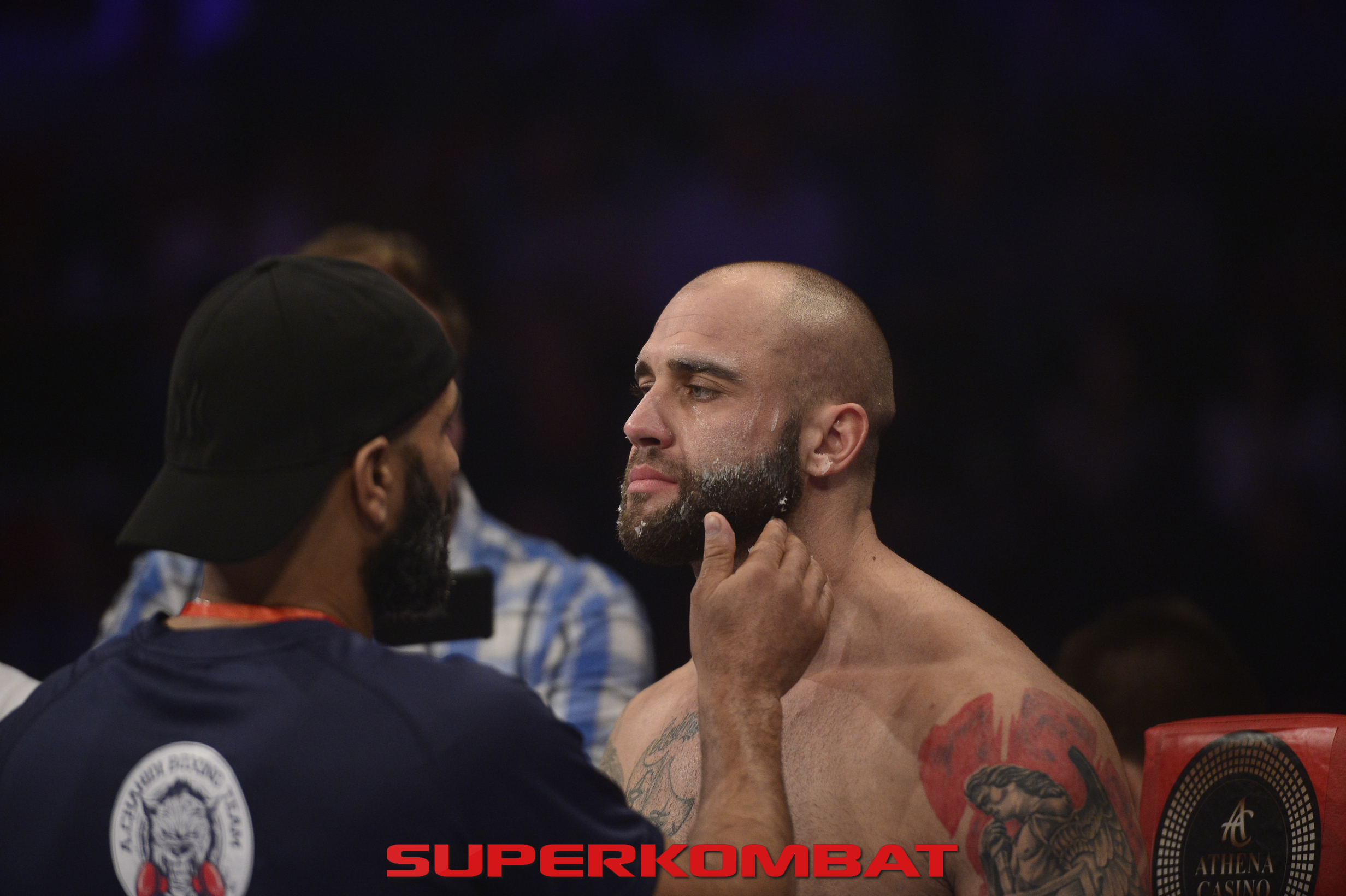 Visa să îi calce pe urme lui Ilie Dumitrescu, l-a avut coleg pe Lucian Bute, iar acum are un nume! Alexandru Negrea, revelaţia anului 2015 în Superkombat