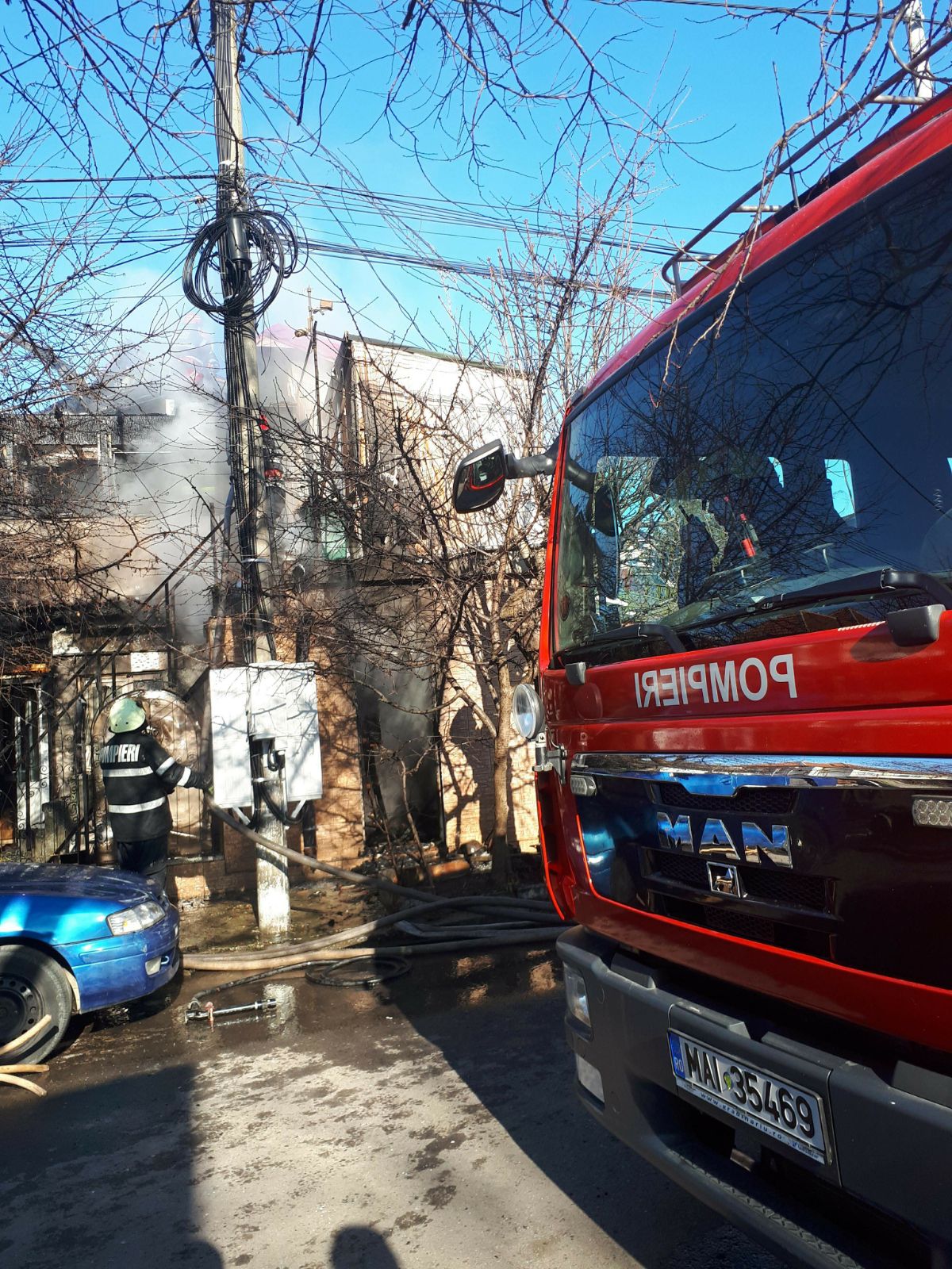 Explozie într-o casă din Eforie Sud, urmată de incendiu. O femeie de 67 de ani a suferit arsuri grave
