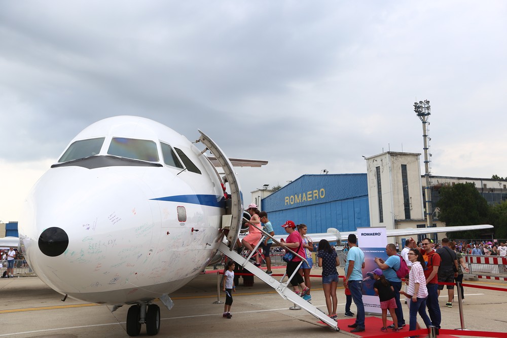 UPDATE. Programul BIAS 2018. Ce se întâmplă la show-ul aviatic cu 150 de aeronave şi peste 100 de piloţi şi paraşutişti din 13 ţări / FOTO&VIDEO