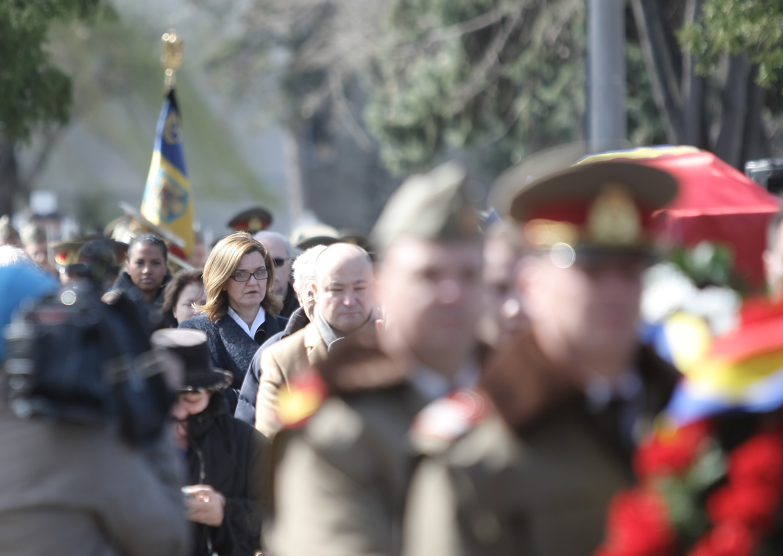 Iolanda Balaș-Soter a fost condusă pe ultimul drum de elita sportului românesc. Pe fosta mare săritoare în înălțime au plâns-o Gabi Szabo, Monica Iagăr, Mariana Bitang, Elisabeta Lipă, Octavian Bellu, dar și un general de 93 de ani/ FOTO