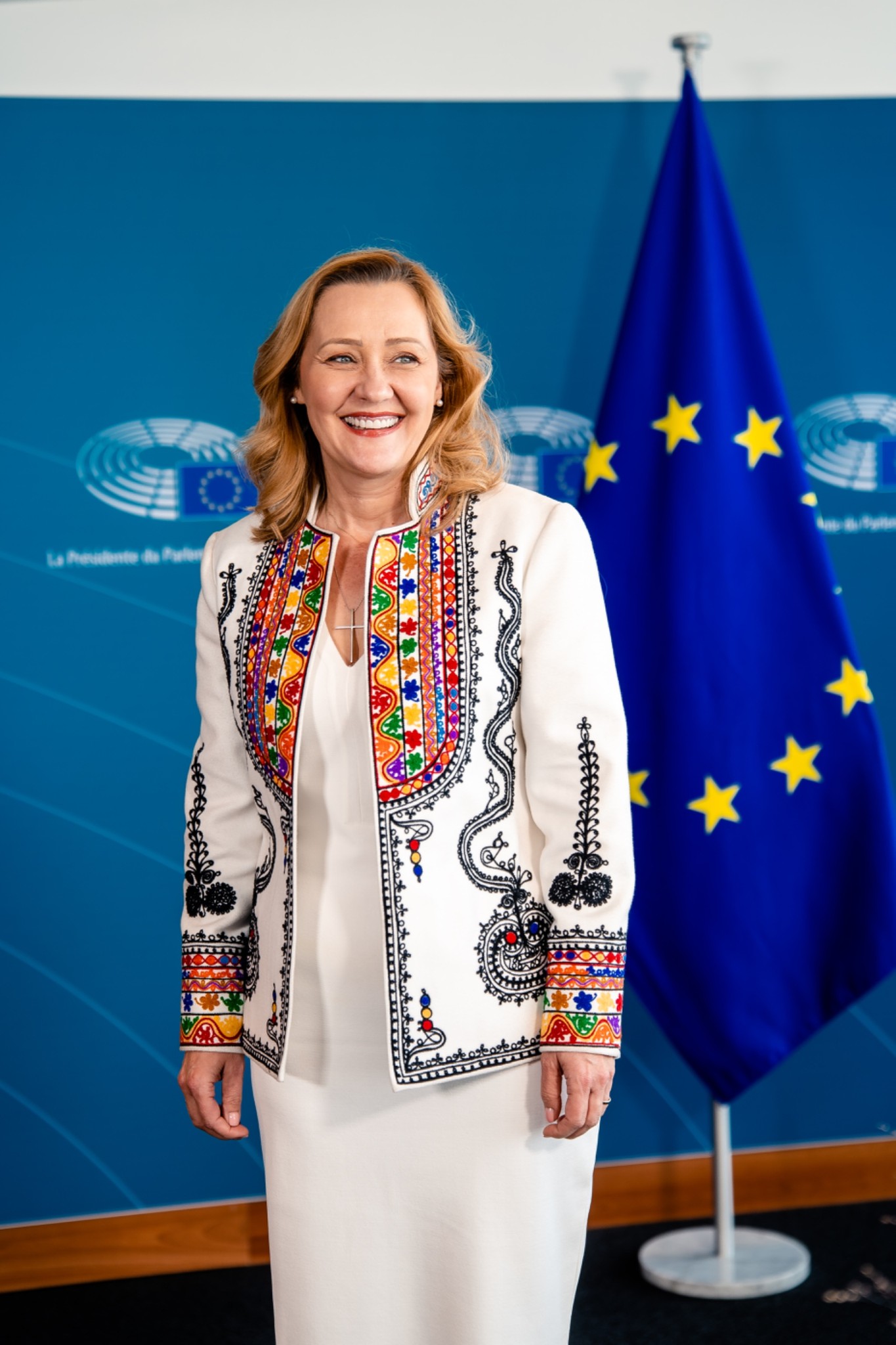 Imagini de arhivă cu Elena Lasconi. Cum arăta înaintea anilor 2000, când era corespondent PRO TV