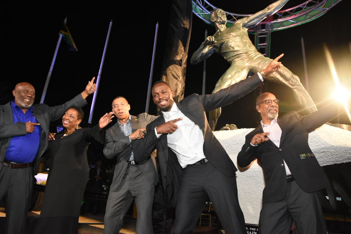 Usain Bolt are statuie. Aceasta a fost dezvelită în fața stadionului național din capitala Jamaicăi / GALERIE FOTO&VIDEO