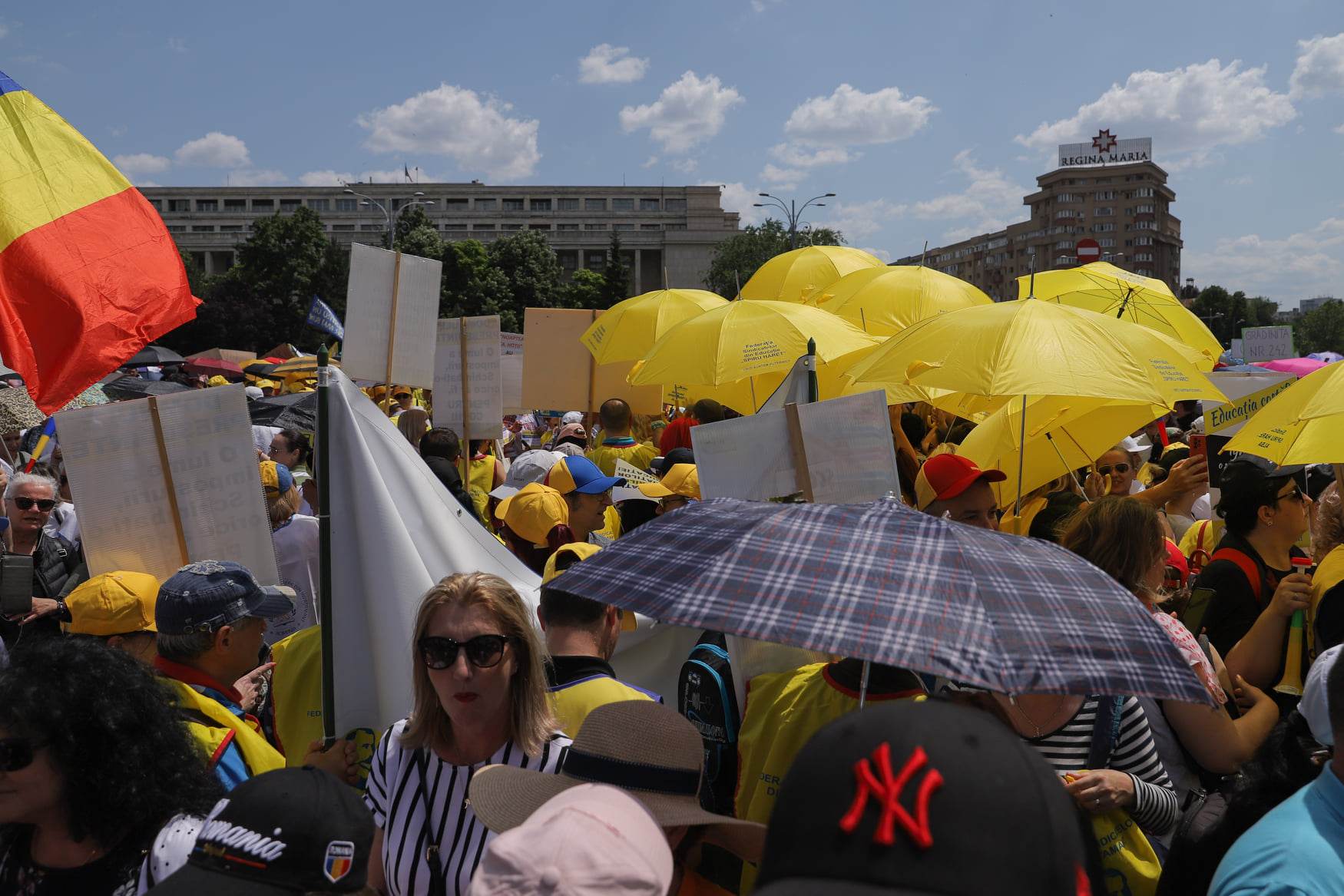 Al doilea protest major al cadrelor didactice. Ce le-a promis Iohannis sindicaliștilor, în a doua săptămână de grevă, în timp ce profesorii protestau la Palatul Cotroceni