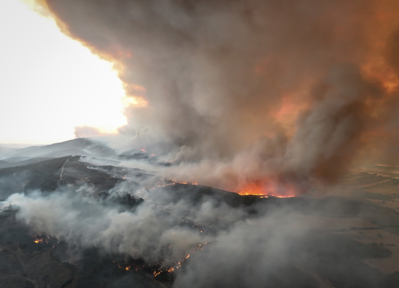 Incendiu puternic și secetă în Turcia. Sute de persoane, evacuate de urgență din provincia Canakkale