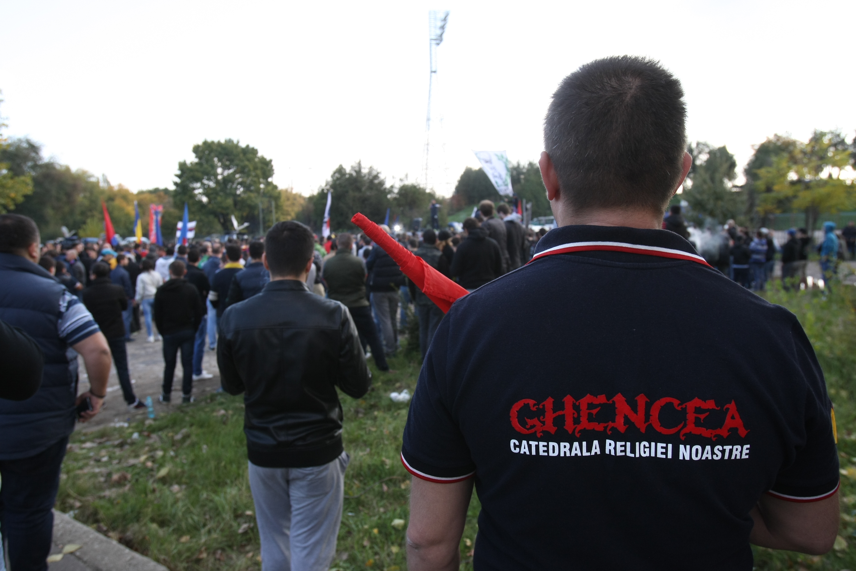 Fanii își cer în stradă Steaua înapoi. ^1.000 de oameni, la mitingul suporterilor. Gigi Becali e liniștit: ”N-am nici o grijă, sunt teribiliști” / FOTO