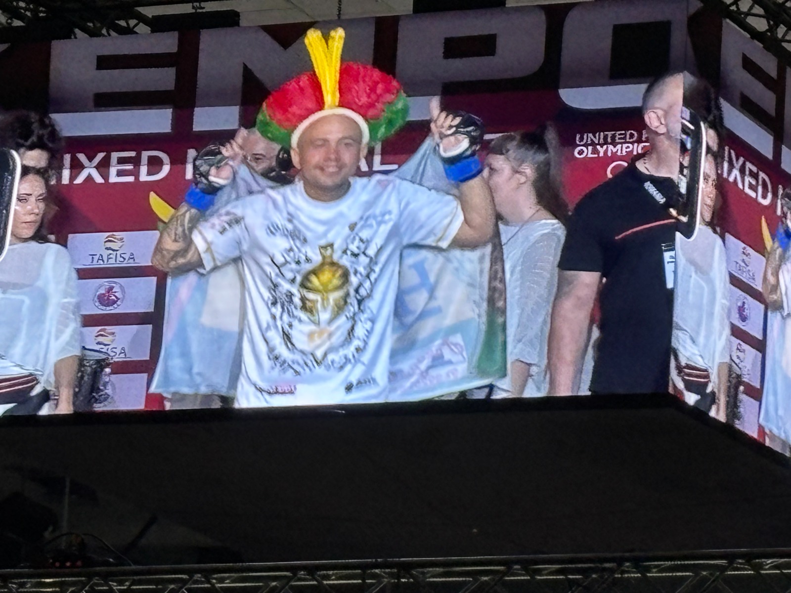 Români care simt că trăiesc prin durere: „Bă, n-o mai mermeliți! Dă-i sângele!”. Reportaj de la Box, MMA și Kempo