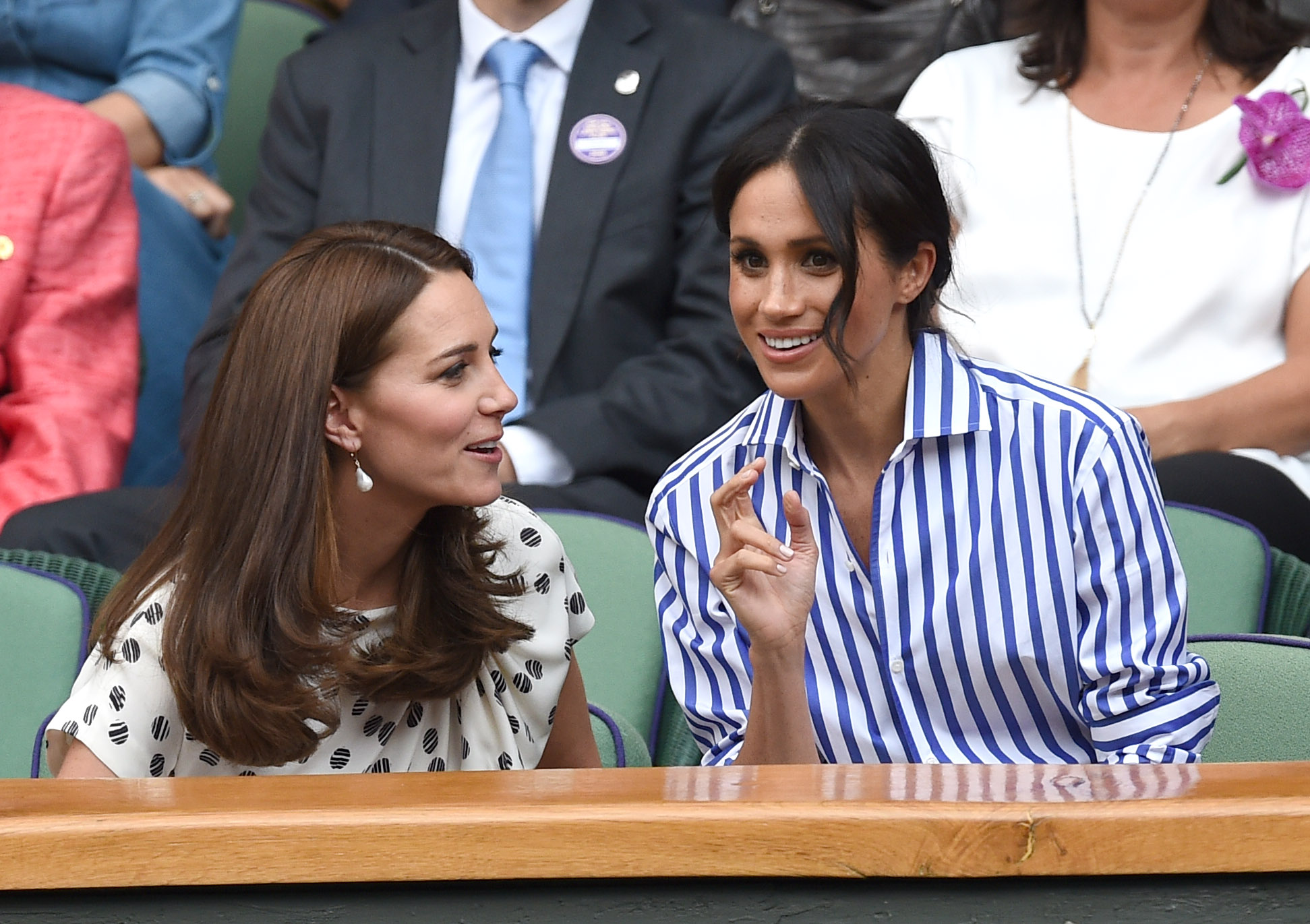Motivul pentru Meghan Markle și Kate Middleton poartă poșetele în mâna stângă | FOTO