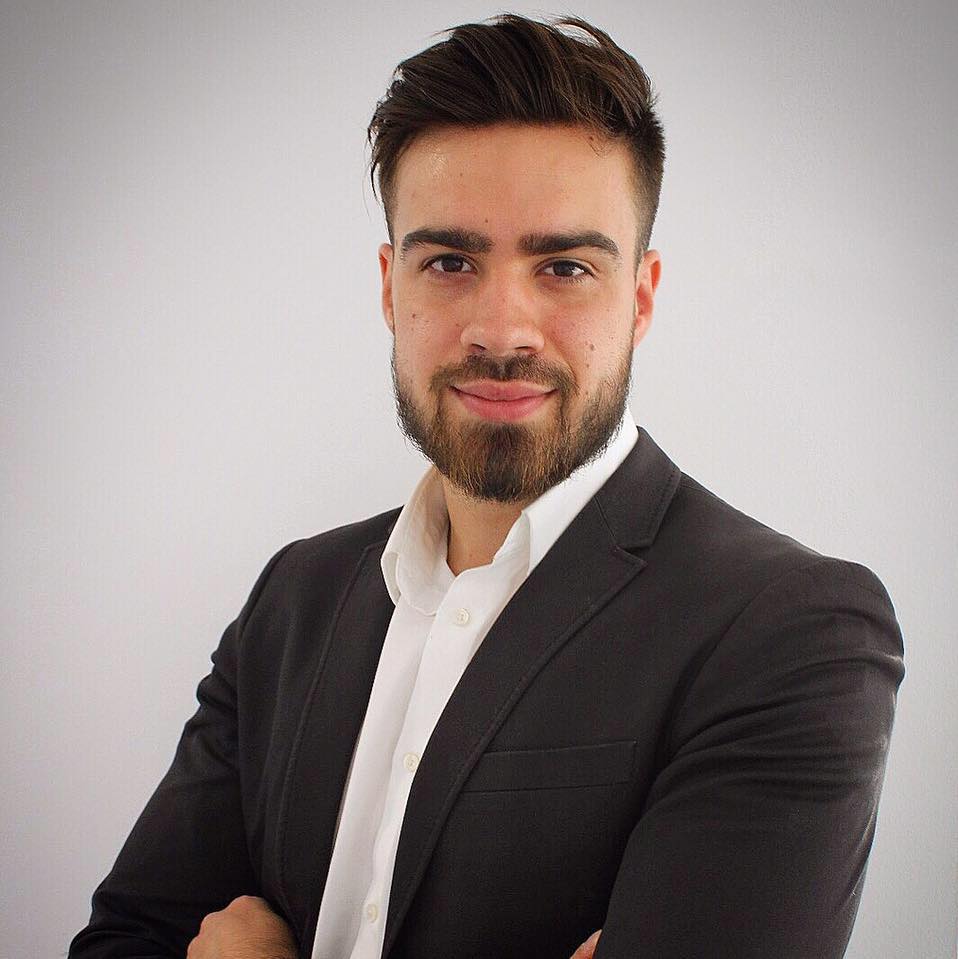 Deea Maxer are un nou iubit. Fosta soție a lui Dinu s-a despărțit de Robert Drilea, iar acum a fost surprinsă cu vărul unei prezentatoare TV