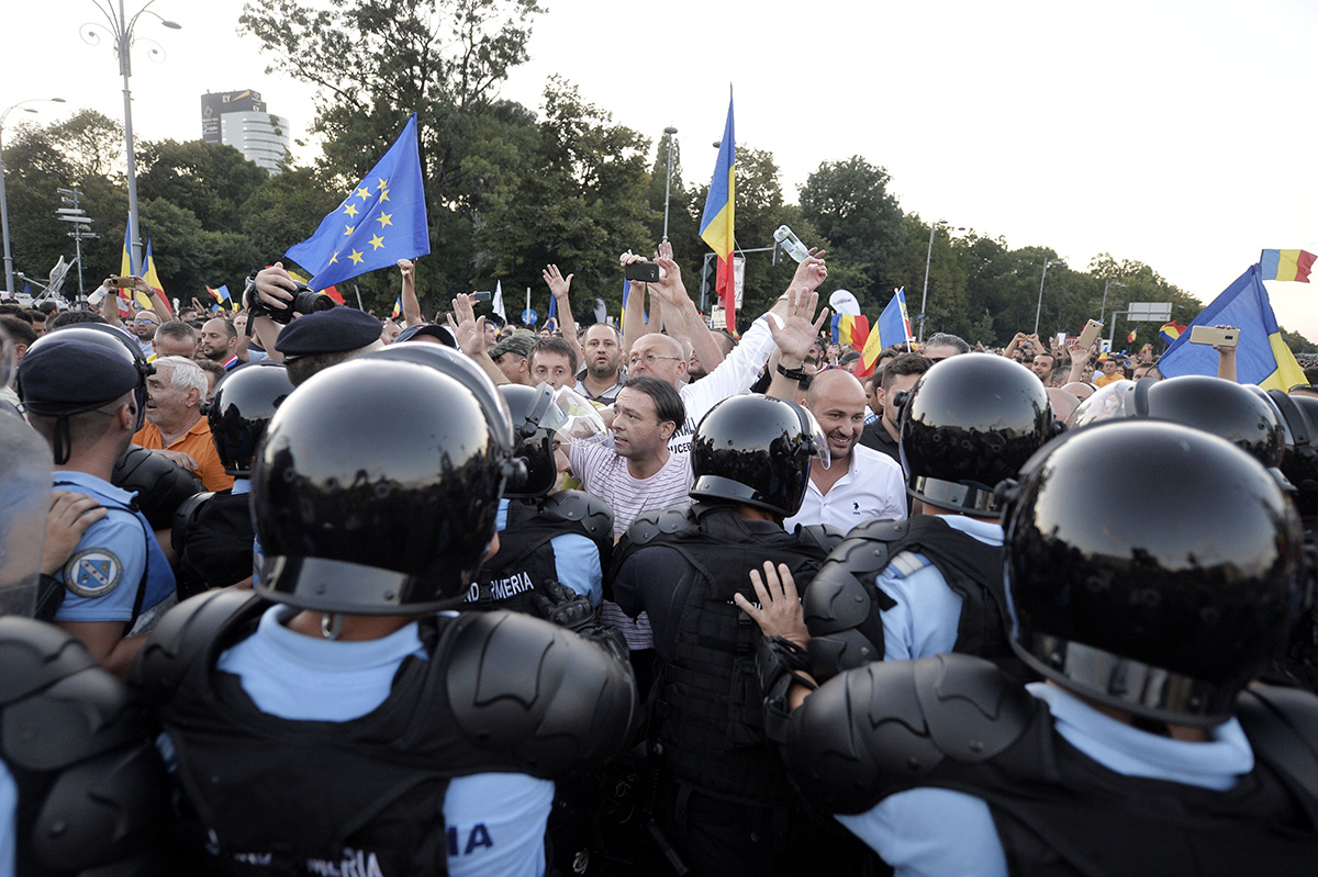 Un an de la protestul din 10 august, soldat cu violențe de stradă: aceiaşi şefi ai Jandarmeriei în funcţie, nici un vinovat găsit