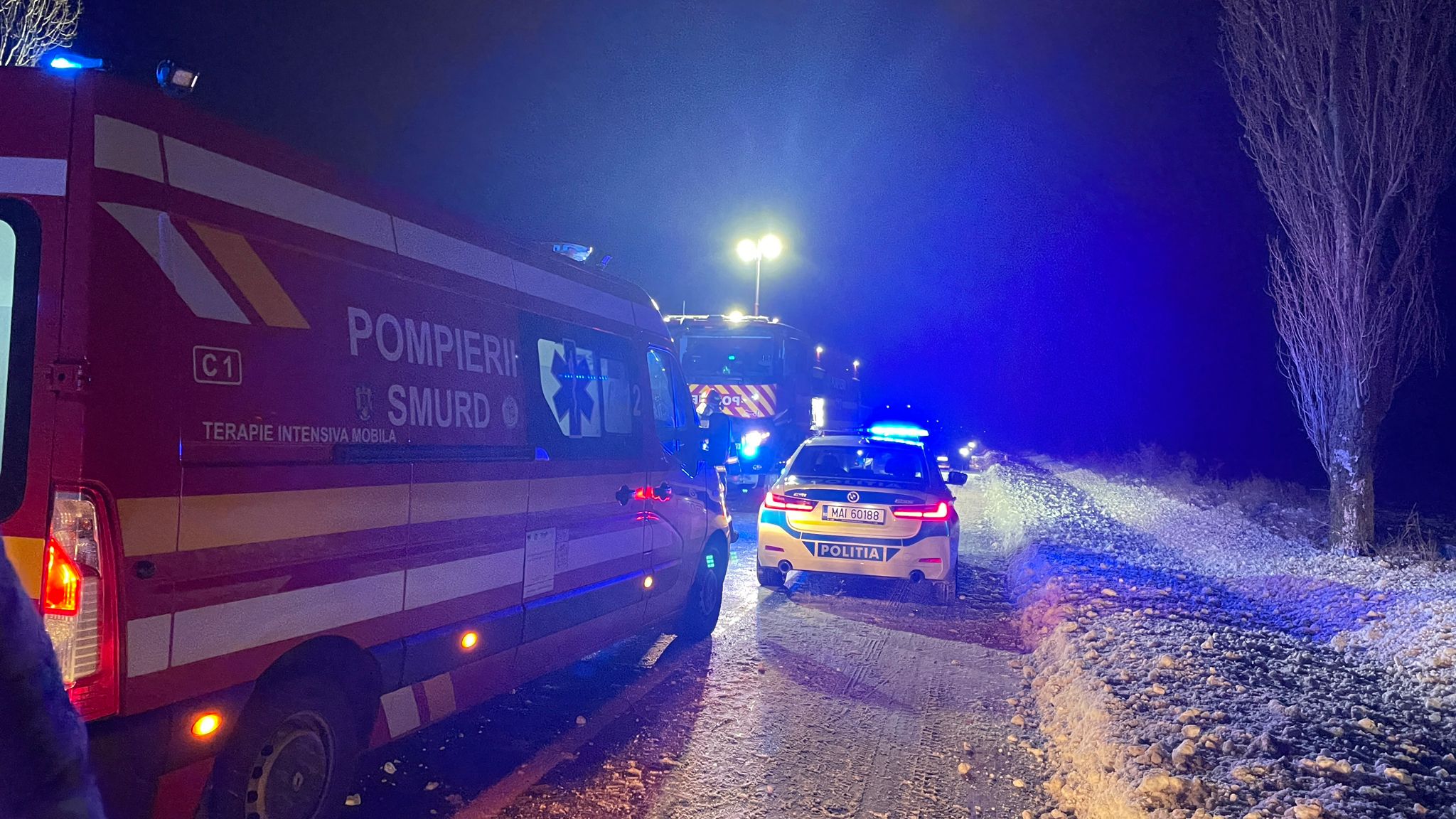 Doi copii au murit într-un accident produs pe E85, în Bacău. În mașină erau opt persoane și roțile aveau anvelope de vară