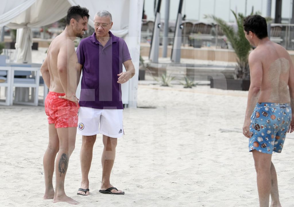 ”Nașul” și-a etalat pe Litoral fizicul de fotbalist! Sandu păstrează pe corp urmele luptei chinuitoare contra cancerului | FOTO